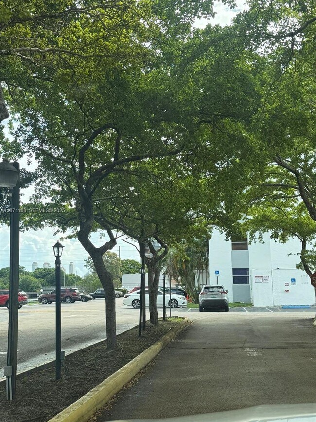 16465 NE 22nd Ave in Miami, FL - Building Photo - Building Photo