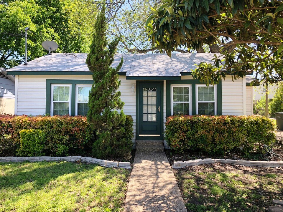 108 E Avenue F in Copperas Cove, TX - Foto de edificio