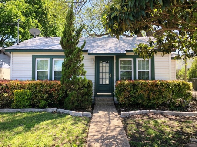 property at 108 E Avenue F