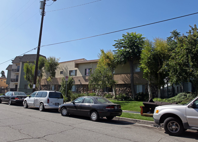 Clark Arms Apartments in Tarzana, CA - Building Photo - Building Photo