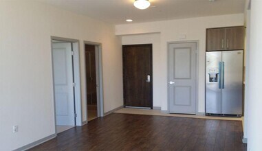 1008 N Monterey St, Unit 101 in Alhambra, CA - Building Photo - Building Photo