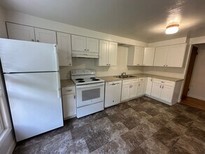 1035 SW 8th Ave in Albany, OR - Building Photo - Building Photo