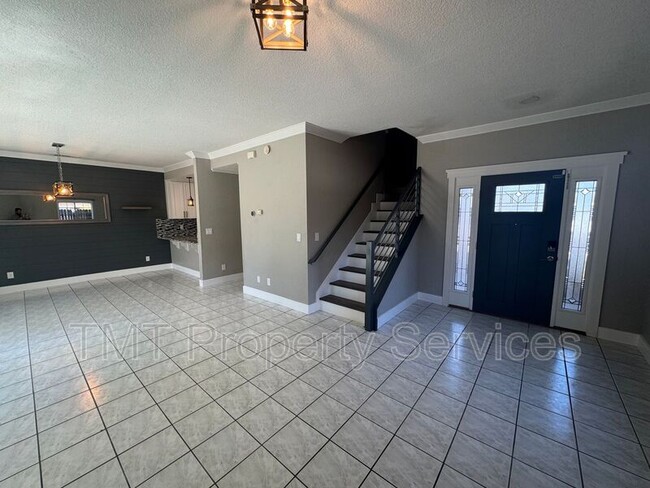 5093 N Laguna Dr in Sacramento, CA - Building Photo - Building Photo