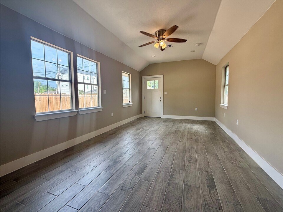 1816 Ryon St in Houston, TX - Building Photo
