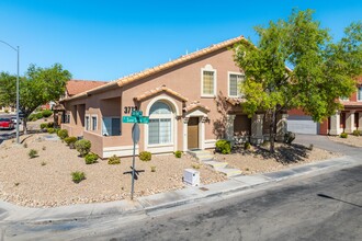 Sandpiper Townhomes in Las Vegas, NV - Building Photo - Building Photo