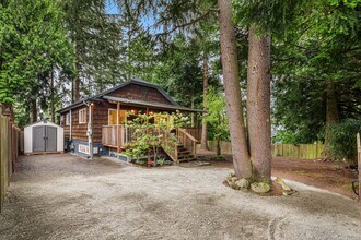 15516 10th Ave NE in Shoreline, WA - Building Photo - Building Photo