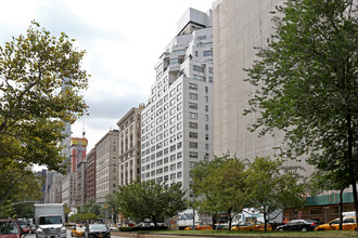 646-652 Park Ave in New York, NY - Building Photo - Building Photo