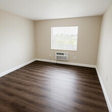2716 Vandiver Dr in West Palm Beach, FL - Building Photo - Building Photo