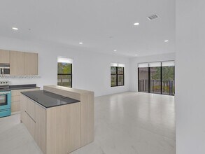 6130 SW 36th Ct in Miramar, FL - Building Photo - Building Photo