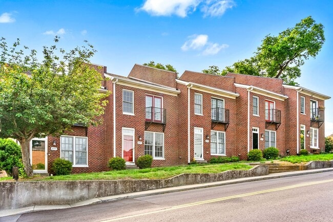 497 N 1st St in Clarksville, TN - Building Photo - Building Photo