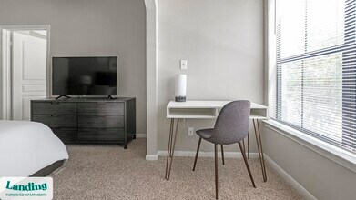 2500 Woodland Park Dr, Unit D206 in Houston, TX - Building Photo - Building Photo