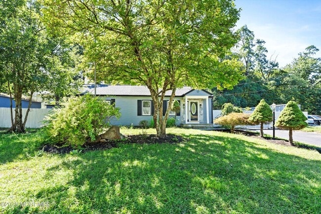 property at 11 Malsbury Ln