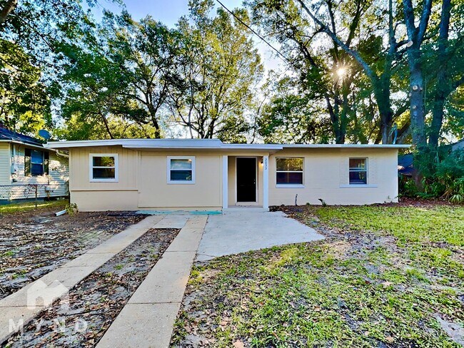 property at 2033 Allandale Cir E