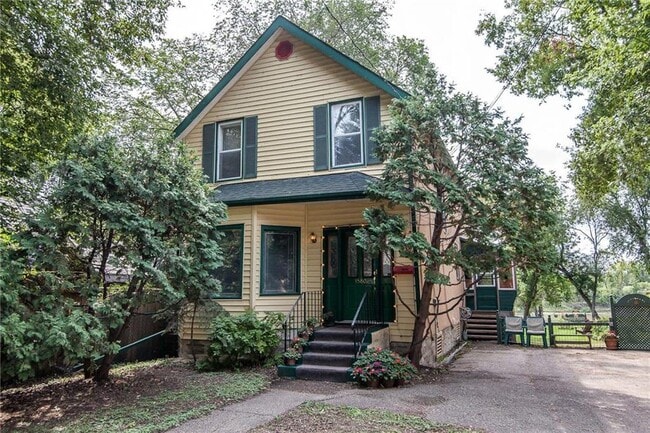 1580 Wolseley Ave W in Winnipeg, MB - Building Photo - Building Photo