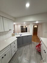 1061 Beacon St in Brookline, MA - Building Photo