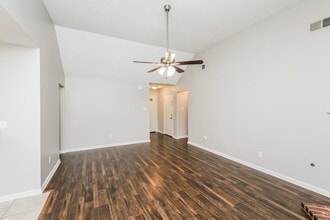 50 Greer Ln in Oakland, TN - Foto de edificio - Building Photo