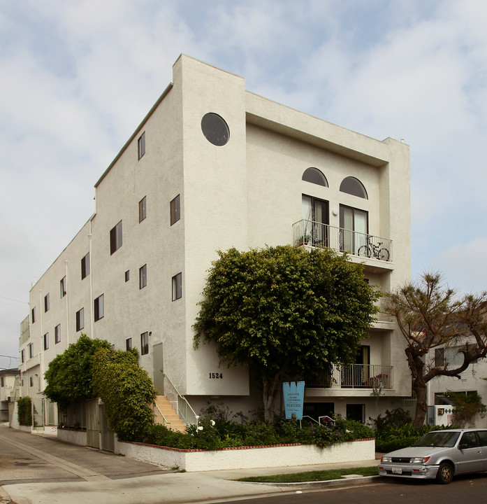 1524 Granville Ave in Los Angeles, CA - Foto de edificio