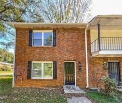 1829 Whitehall Forest Ct SE in Atlanta, GA - Building Photo