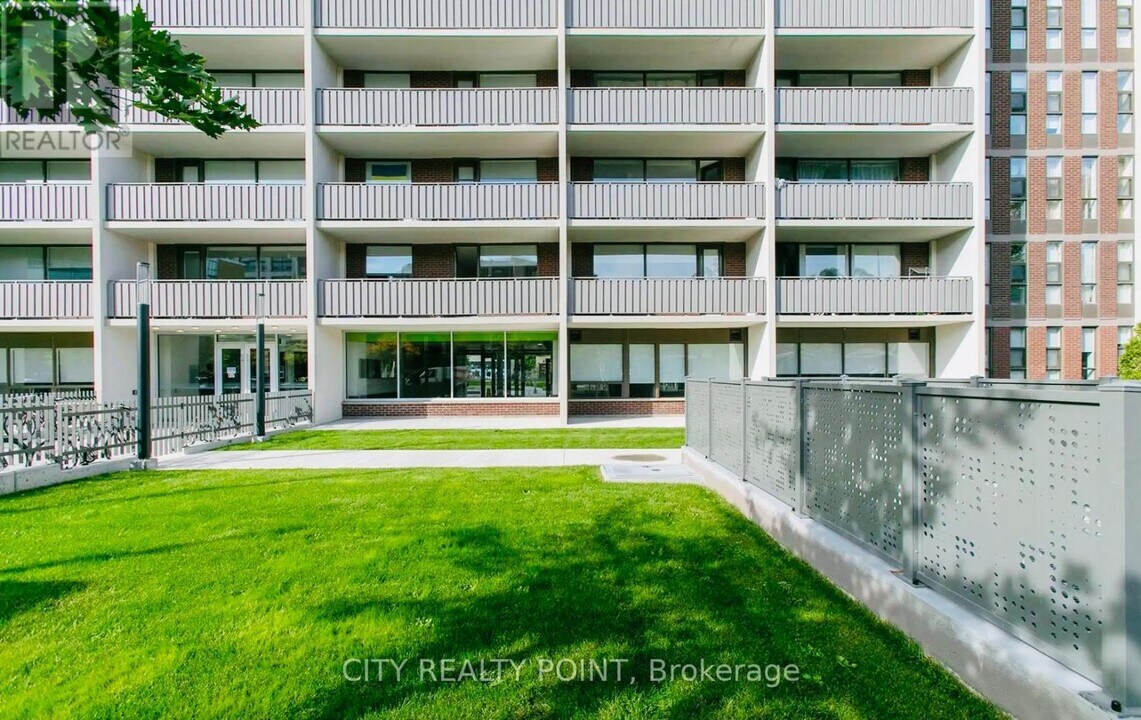 666 Spadina Ave. in Toronto, ON - Building Photo