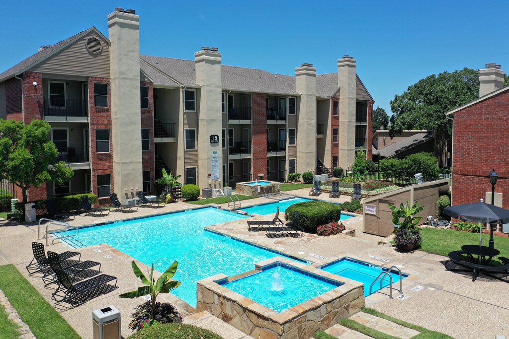 The Enclave Apartments in Lewisville, TX