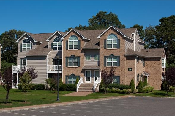 Fairfield At Ronkonkoma in Ronkonkoma, NY - Foto de edificio - Building Photo