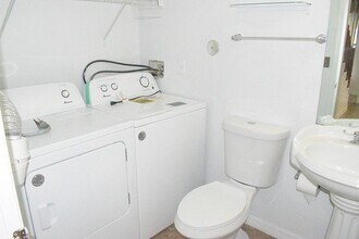 905 Riverside Dr in Greenacres, FL - Building Photo - Building Photo