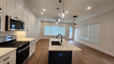 126 Amundsen St in Houston, TX - Building Photo - Building Photo