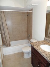 2331 NW 33rd St in Oakland Park, FL - Foto de edificio - Building Photo