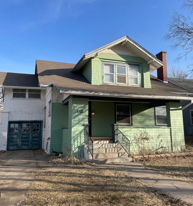 property at 102 E 17th Ave