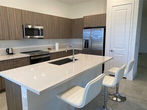 4435 SW 174th Ave in Miramar, FL - Foto de edificio - Building Photo