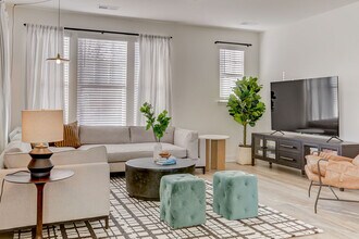 Abode at Stella View in Durham, NC - Foto de edificio - Building Photo