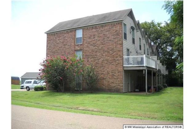 1027 Riley St in Robinsonville, MS - Building Photo - Building Photo