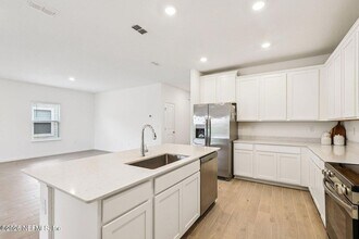 2630 Seasons Rd in Green Cove Springs, FL - Foto de edificio - Building Photo