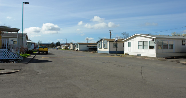 SherRon Estates R.V. in Roseburg, OR - Foto de edificio - Building Photo