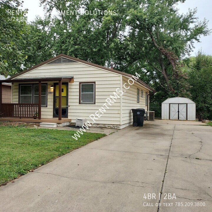 3721 SE Humboldt St in Topeka, KS - Building Photo