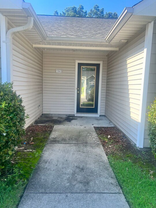 3842 Blue Grass Ct in New Bern, NC - Building Photo