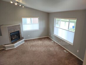 2241 Brookshire Loop in Anchorage, AK - Building Photo - Building Photo