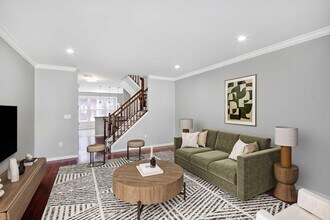 423 Newburgh Ct in West New York, NJ - Building Photo - Building Photo