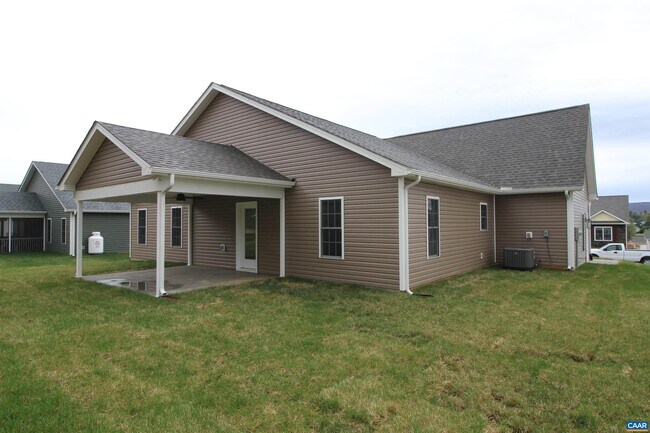 205 Lindburgh Dr in Waynesboro, VA - Building Photo - Building Photo