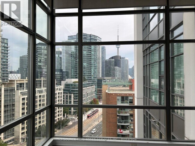 637 Lake Shore Blvd W in Toronto, ON - Building Photo - Building Photo