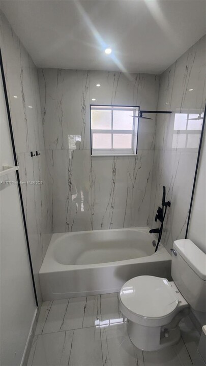 465 SW 86th Ave in Pembroke Pines, FL - Building Photo