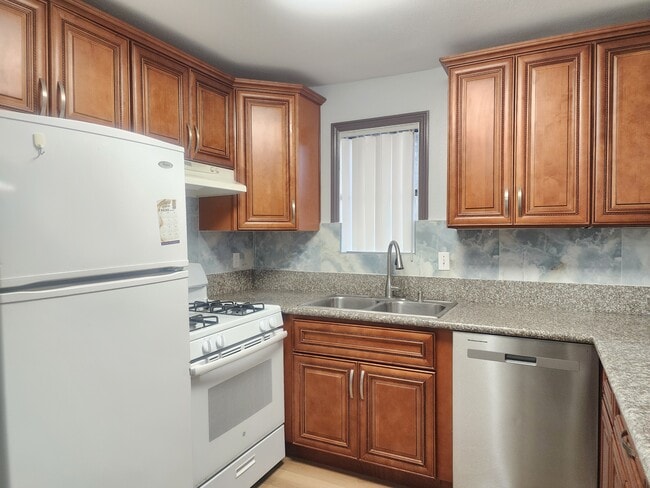 736 N Garfield Ave, Unit 101 in Pasadena, CA - Foto de edificio - Building Photo