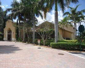 945 NE 34th Ave in Homestead, FL - Building Photo - Building Photo