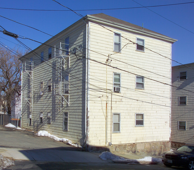 183 Lowell St in Fall River, MA - Foto de edificio - Building Photo