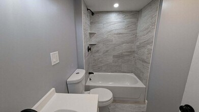 60 Dunham St, Unit 3 in Attleboro, MA - Building Photo - Building Photo