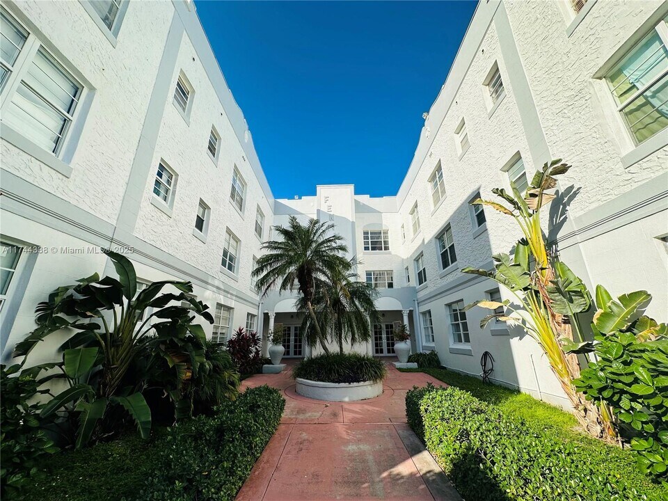 1200 Euclid Ave in Miami Beach, FL - Building Photo