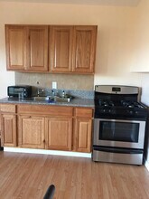 1350 Stradella Rd, Unit 2 in Los Angeles, CA - Building Photo - Building Photo