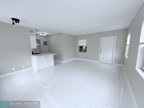 2725 Middle River Dr in Fort Lauderdale, FL - Building Photo - Building Photo