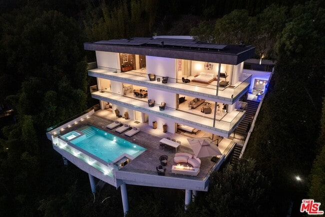 7080 Mulholland Dr in Los Angeles, CA - Building Photo - Building Photo