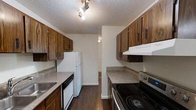 7201-7201 Poplar Dr in Grande Prairie, AB - Building Photo - Building Photo
